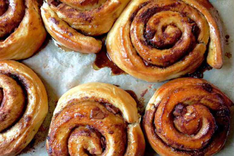 Chocolate and cinnamon buns